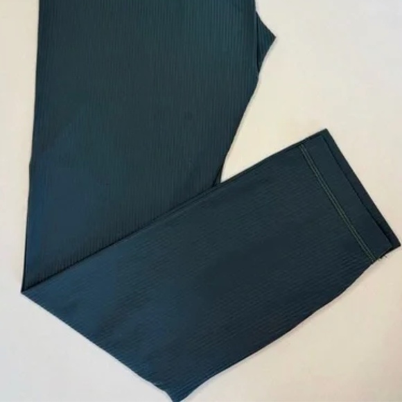 Lululemon Align Ribbed High-Rise Crop 23" Green Jasper, size 6 - Picture 7 of 13